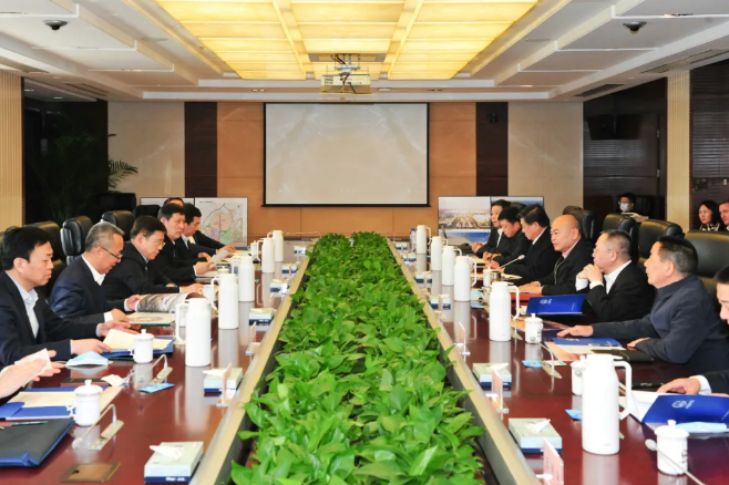 陈云与吉林省委常委、长春市委书记王凯举行会谈