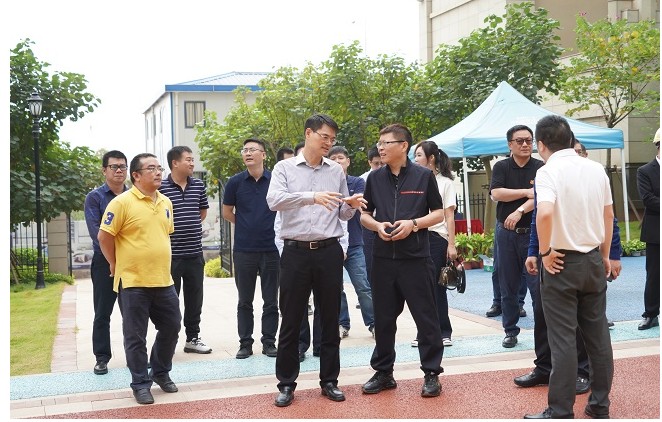 绿地集团总裁助理薛明辉考察建工城项目 金宁运陪同