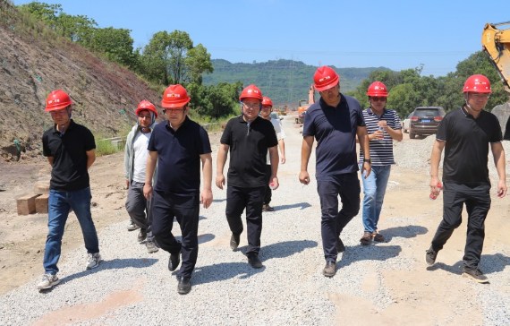 重庆交建公司党委书记、董事长李海涛赴公司渝湘复线高速公路调研