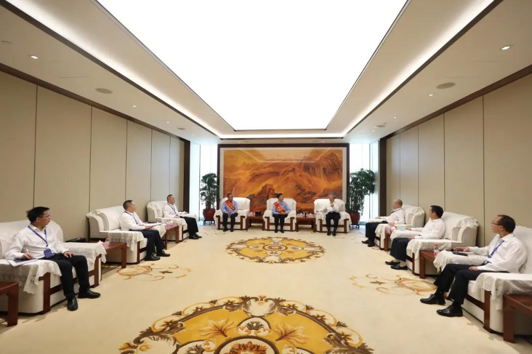 中建科工召开全国劳动模范座谈会