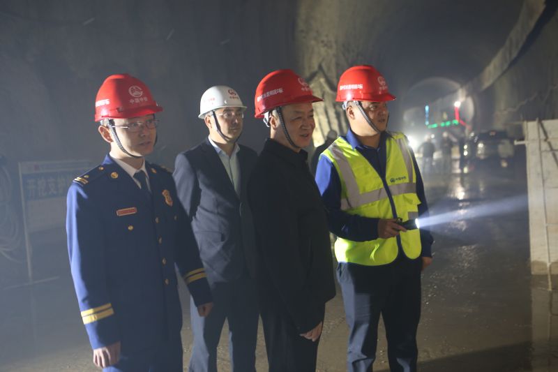 昆明市富民县县长王磊带队到五公司滇中引水昆明2标开展安全生产专项检查