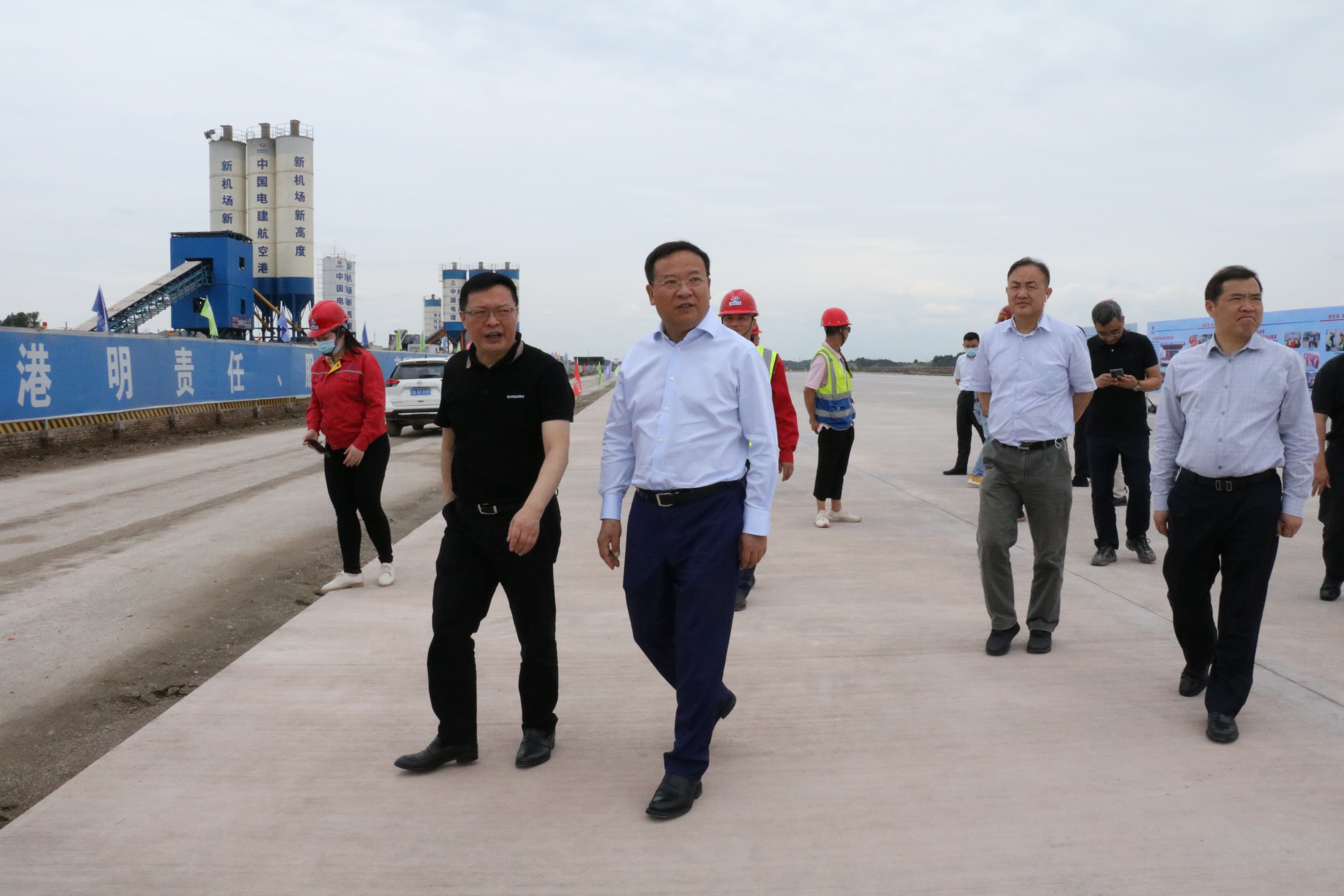 福州长乐国际机场改扩建工程项目部开展“控制区内、外施工安全教育”专项安全会议