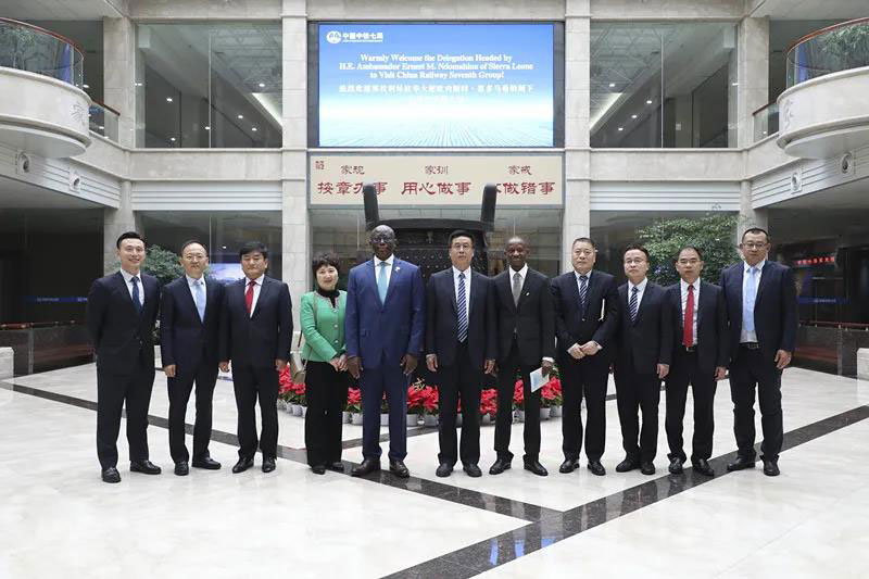 塞拉利昂驻华大使欧内斯特·恩多马希纳一行到中铁七局访问