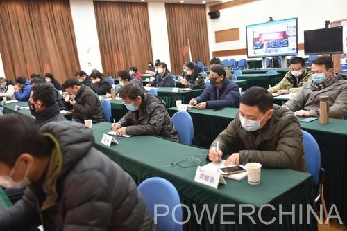 开足马力，全力以赴，完成改革发展任务和“十三五”发展目标