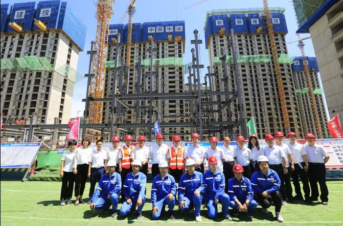 中国二冶与包头市新都市区管委会开展党建共建活动喜迎项目封顶