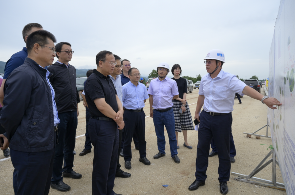 四川省副省长杨洪波到德都高速调研督导项目建设及防汛工作