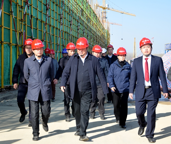 安徽路桥舒城县智慧电子小镇A厂房喜封金顶