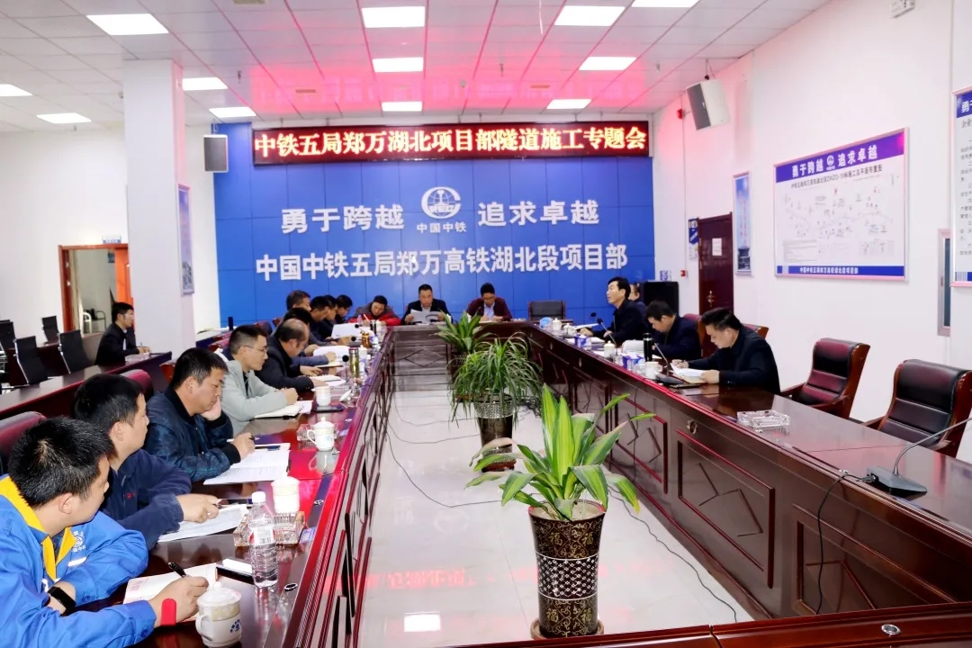 局副总经理梁承欢到巴东工程指挥部检查指导工作