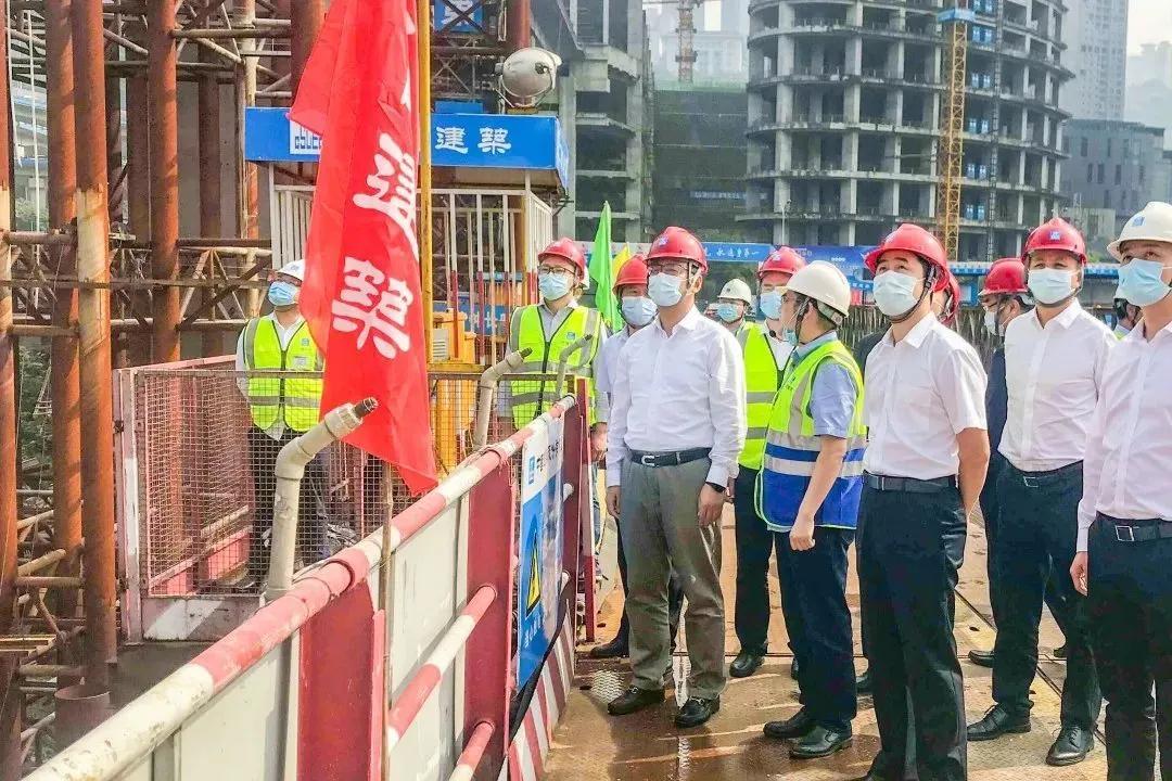 陈文健带班检查重庆轨道交通九号线项目安全生产工作