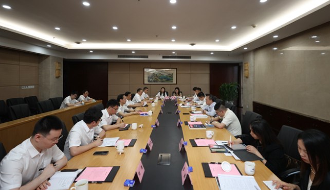 朱永繁会见中信银行成都分行行长李庆来