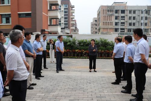西安西咸新区管委会副主任、陕西省妇联副主席李肇娥莅临中国二冶泾河新城第一中学项目观摩指导