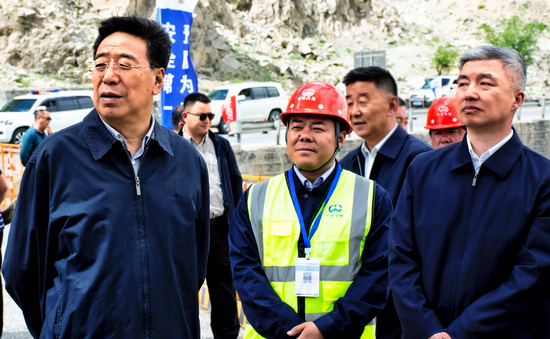 吴英杰视察局雅叶高速公路项目