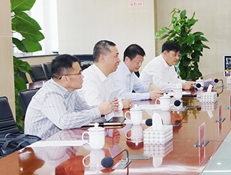 硚口区政府主要领导到武汉城投集团公司座谈交流