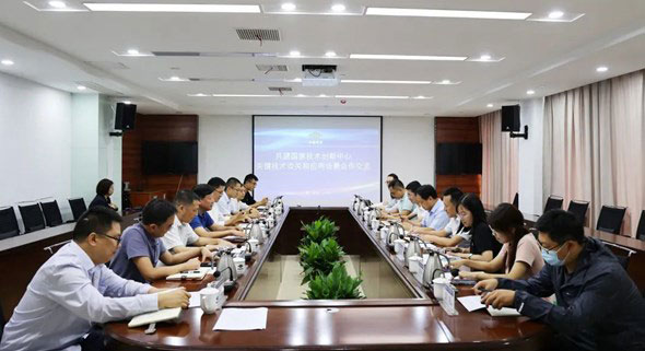 扬子江生态文明创新中心党委副书记杜新江一行莅临公司开展座谈交流