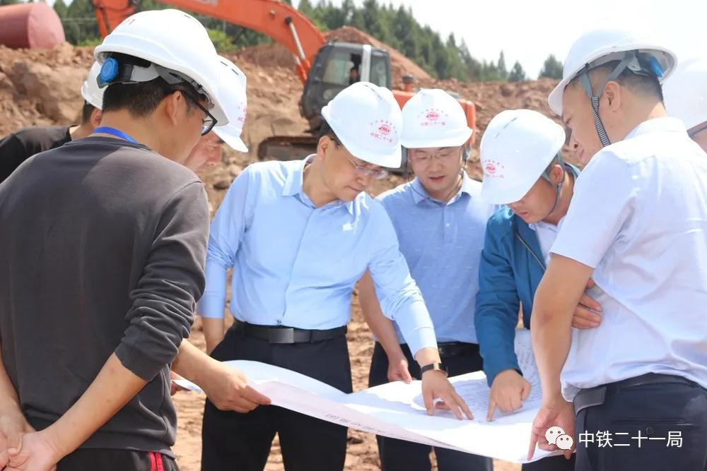 赵彦旭到汉巴南铁路3标项目检查指导