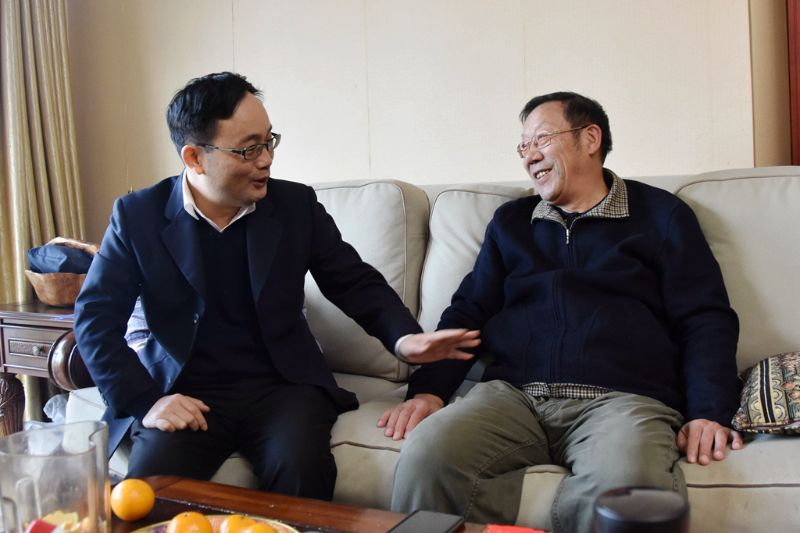 中国一冶领导春节前夕看望慰问离退休老领导