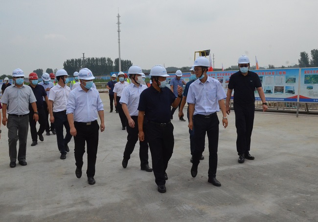 中交集团党委常委、副总经理王建到中交二航局两项目调研检查防灾减灾工作