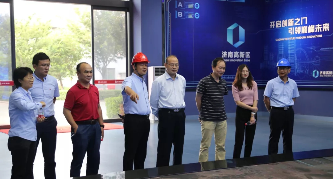 中国工程机械工业协会会长助理吴培国一行莅临临工重机参观交流