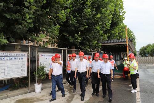 中电建铁路公司总经理厉建平到水电一局南京宁句项目部检查指导工作