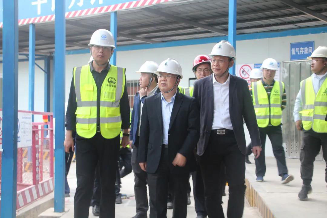 深圳市人才安居集团公司总经理唐邵杰莅临安居深乐村项目检查指导工作
