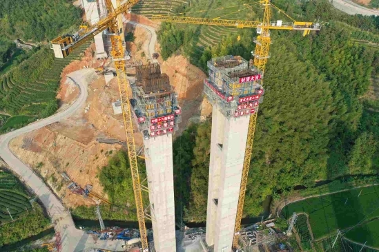 中铁十六局五公司漳武高速公路项目重点控制性工程书洋特大桥主桥顺利封顶