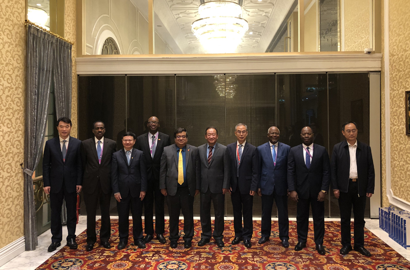李燕明出席国际基础设施投资与建设高峰论坛并参加多场商务活动