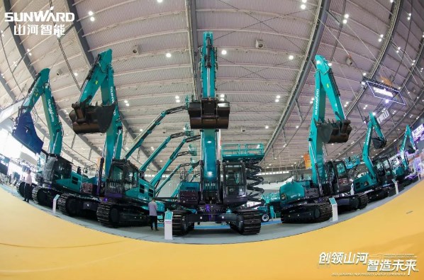 精品出击、互动不断！山河智能F系列挖掘机闪耀长沙展