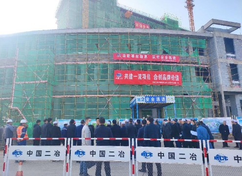 天水市人大常委会委员、张家川县人大常委会党组书记、主任李肖锋率队一行到张家川县中医医院迁建工程项目调研指导工作