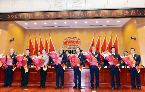 中铁二十局四公司铁路电力运输分公司司机长刘正林当选全国劳动模范