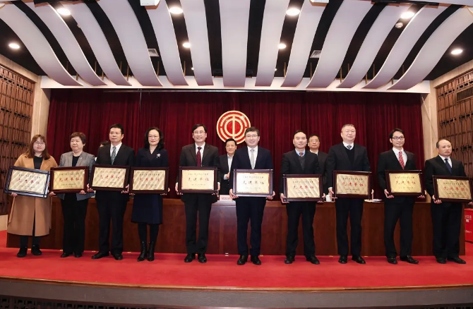 中交上航局荣获全国厂务公开民主管理工作先进单位