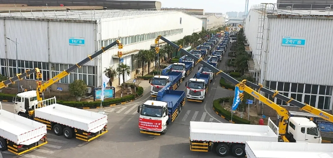 徐工SQS250随车起重机批量发车，助力 “一带一路” 沿线基建腾飞