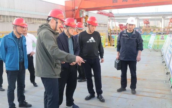 河南省济新高速公路有限公司董事长王雨一行莅临制造分公司考察指导