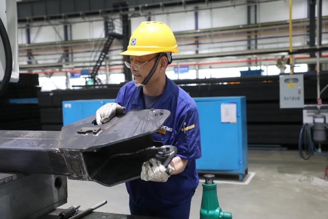点赞！这里有位助人为乐的徐工人