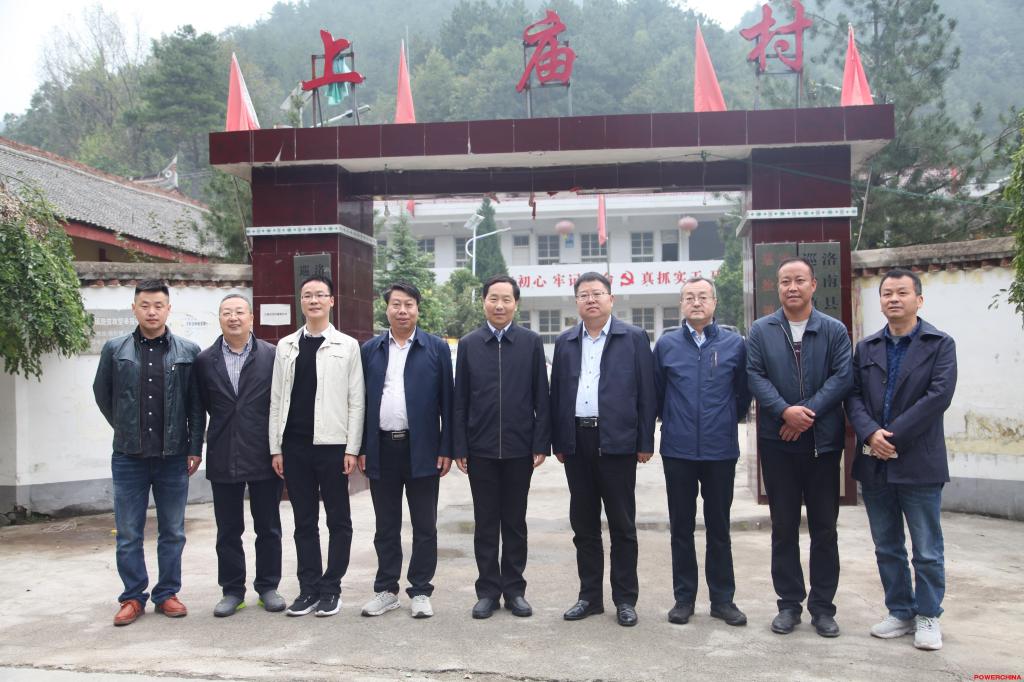 梁向峰到我局“两联一包”扶贫点进行调研慰问