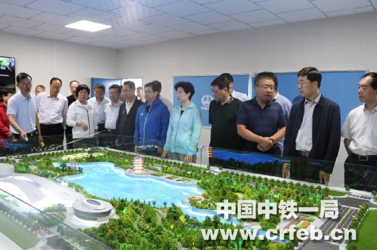 白银市高质量发展项目观摩团到中铁一局市政环保公司靖远县靖乐渠环境治理七馆一中心项目观摩