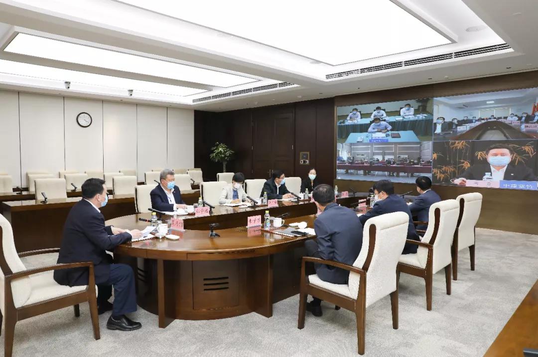 周乃翔、郑学选视频连线部分海外机构和集团赴海外防疫工作组，慰问海外员工、指导疫情防控工作