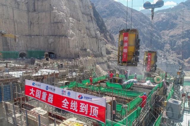 乌东德水电站大坝全线到顶