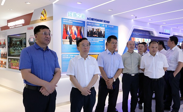 戴和根会见成都市委常委、常务副市长谢瑞武