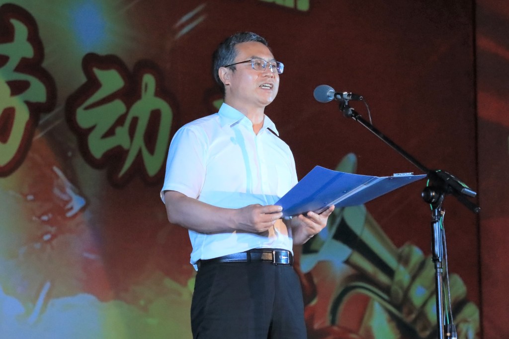 “中国梦·铁建情·劳动美”帮扶慰问活动走进汉巴南项目部