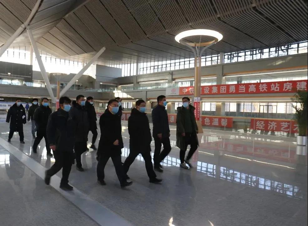 中国铁路北京局集团公司党委书记、董事长赵春雷到北京朝阳站检查调研