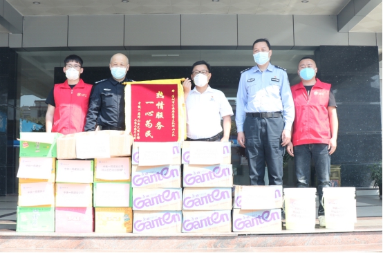 中铁一局建安公司深圳坪山云巴项目部开展“警企一家亲、助力抗疫一线”抗疫物资捐赠主题党日活动