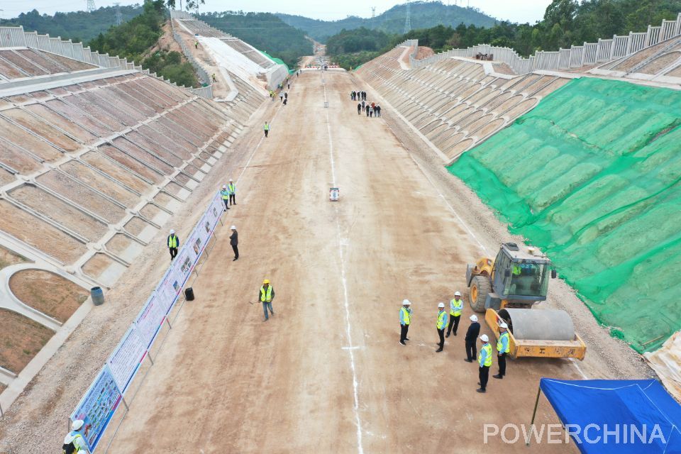 广汕铁路五标路基工程成全线标杆