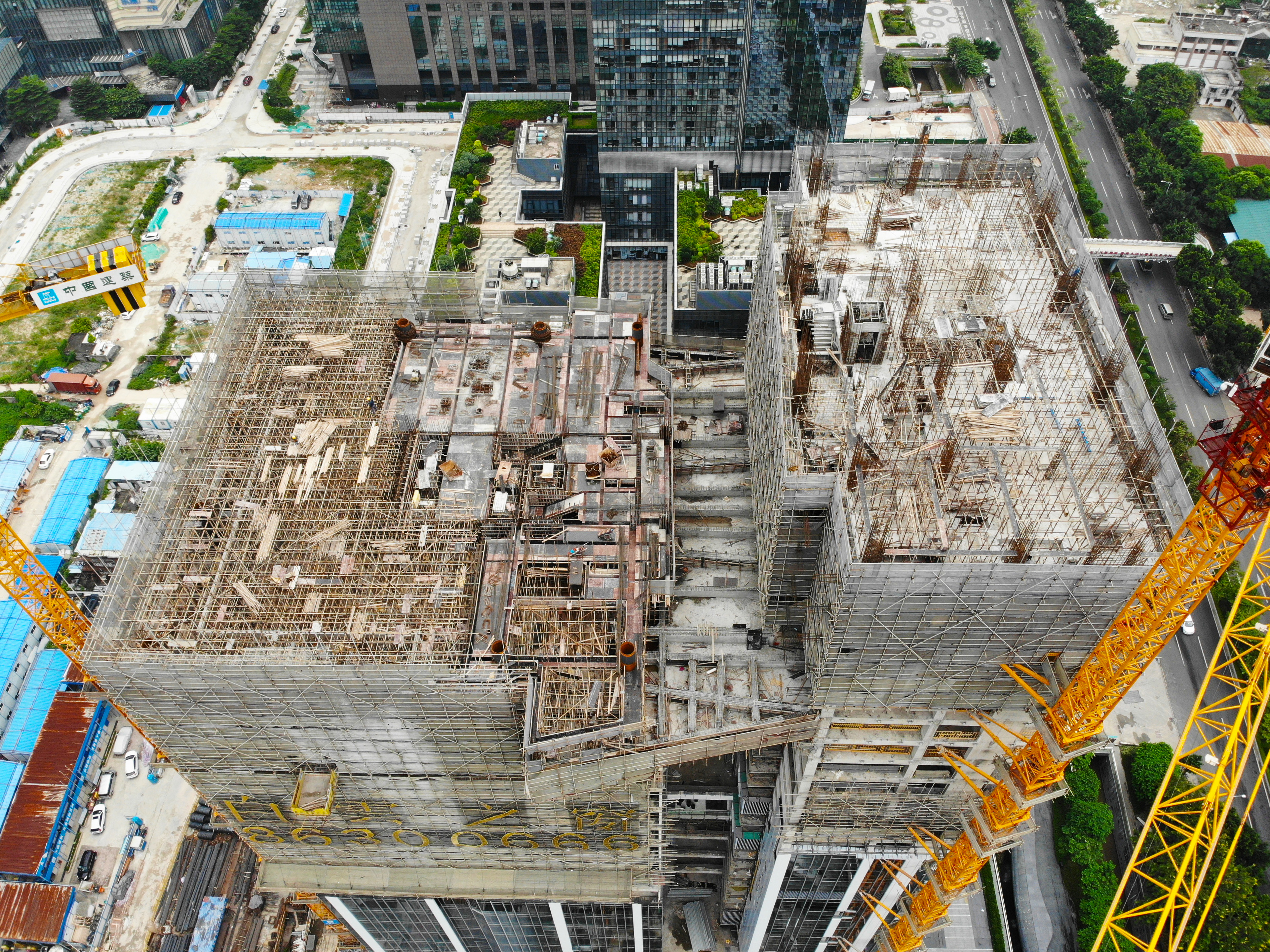 广州建华中心项目84.55米空中泳池成功浇筑完成