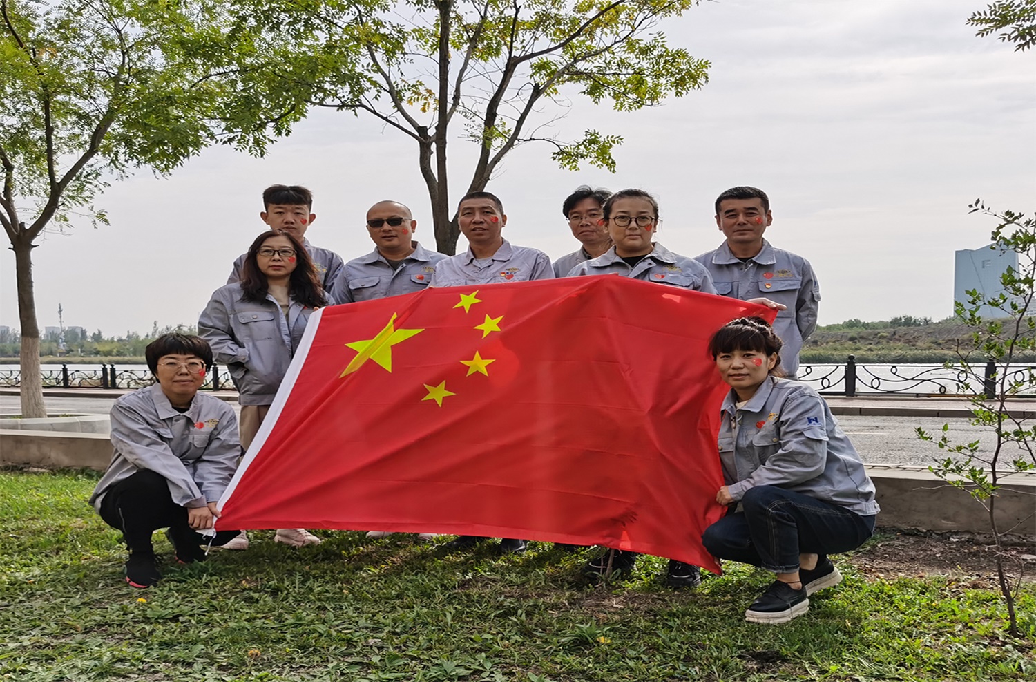 中化第九建设公司党委组织开展“向国旗敬礼 喜迎‘双节’”系列活动