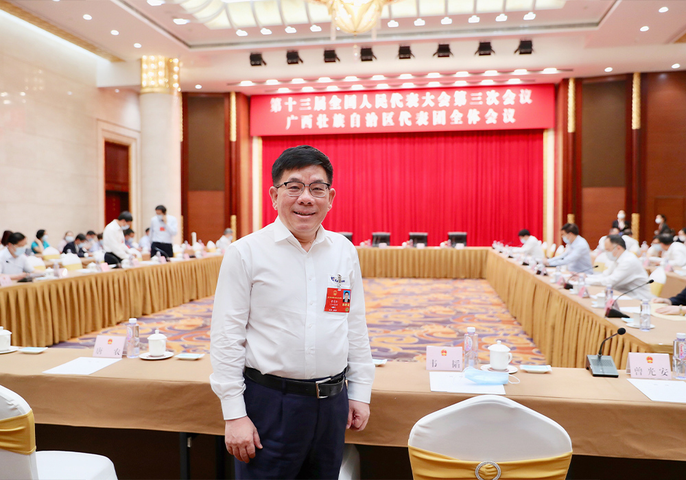 两会《焦点访谈》| 曾光安代表谈以“保”促“稳” 、稳中求进