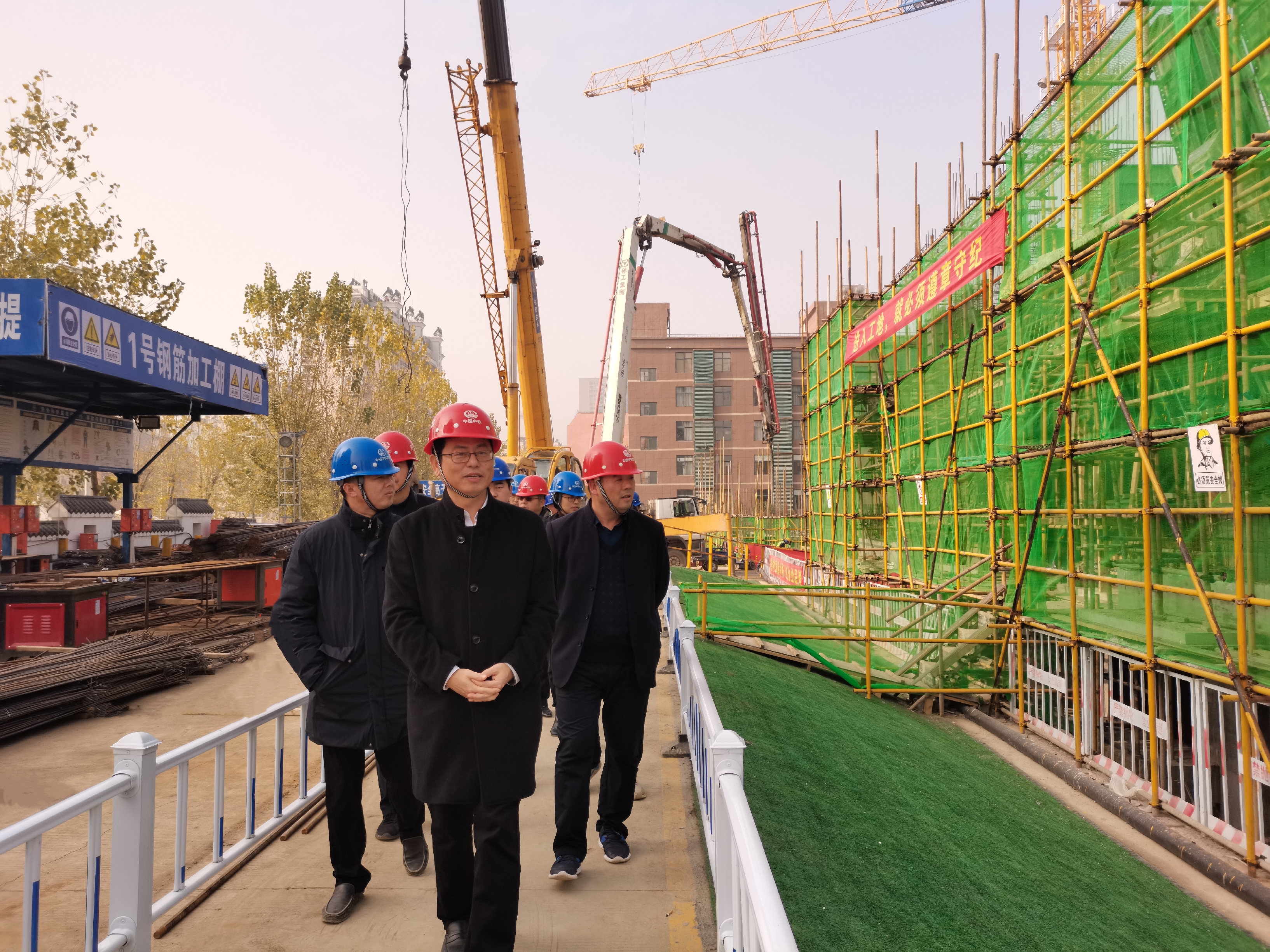 中铁四局建筑公司副总经理(主持行政工作)聂勇到局北区检查指导工作