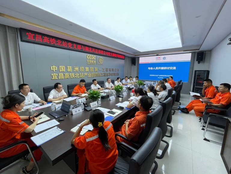 邓大宏到宜昌高铁北站项目指导向分包队伍派驻党代表试点工作