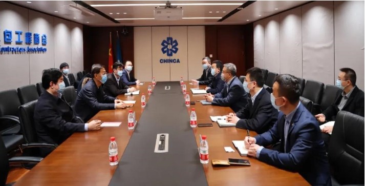 武宪功会见中国对外承包工程商会会长房秋晨