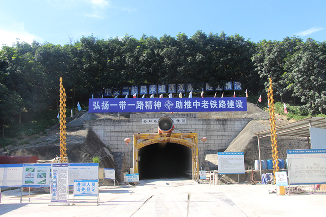云南玉磨铁路：无惧频繁“变脸”，挑战V级围岩