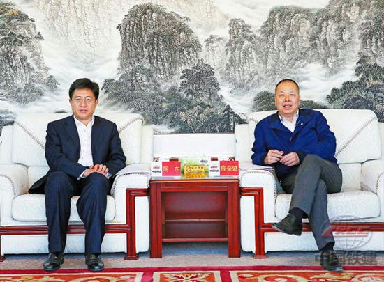 陈奋健会见三亚市市长阿东